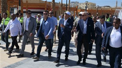 رئيس الوزراء يتابع أعمال تطوير كورنيش البر الغربي والممشى الزجاجي بالأقصر (صور) 