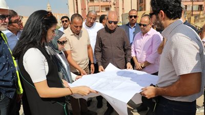 محافظ القاهرة يتفقد مواقع إنشاء مساحات عامة بالأسمرات