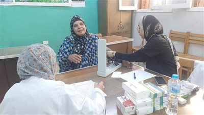 الكشف على 184 حالة في قافلة طبية بجامعة بنها 