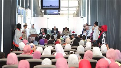 محافظ دمياط يكرم أسر الشهداء ومصابي العمليات الحربية من أبناء المحافظة ( صور )