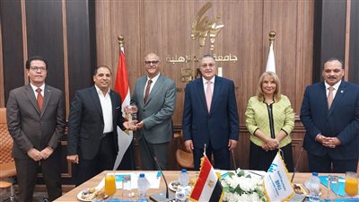 مجلس أمناء بنها الأهلية يكرم قيادات الجامعة السابقين