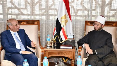 وزير الأوقاف لـ سفير العراق: لا سبيل أمامنا إلا الوعي والتلاحم وإدراك المخاطر المحيطة