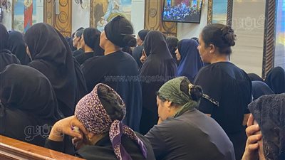 أهالي قرية الروضة يشيعون جثمان ممرض المنيا مينا موسى (صور)