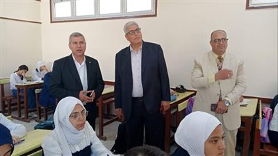 زيارة قيادية لمتابعة العملية التعليمية والإجراءات المتبعة في مدارس دمياط الجديدة
