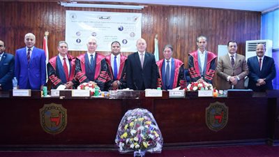 رئيس جامعة سوهاج يشهد مناقشة رسالة دكتوراه عن معالجة المواقع الإخبارية للحوار الوطني 