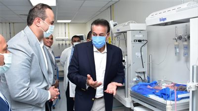 وزير الصحة يتفقد مستشفيات 