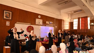 تربية الفيوم تكرم المتميزين في الأنشطة وتحتفل بالطلاب الجدد