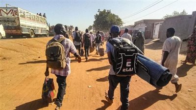 بعد سيطرة الجيش، مسؤول يكشف عدد العائدين السودانيين من مصر إلى بلادهم يوميا