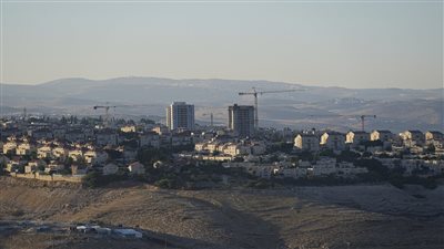 هلع وذعر لسكان مستوطنة معاليه أدوميم قرب القدس: نسمع أصوات حفر تحت المنازل