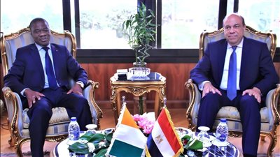 وزير الطيران المدني يبحث مع سفير كوت ديفوار بالقاهرة التعاون المشترك