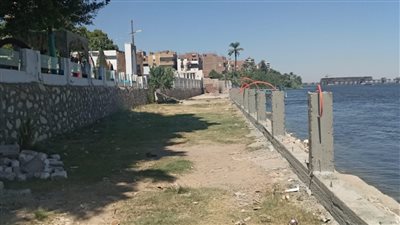 رئيس أبوتيج بأسيوط يتابع أعمال تطوير حديقة ناصر وسور كورنيش النيل (صور) 