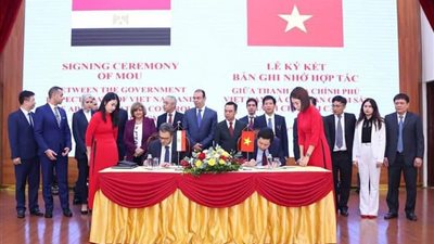 الرقابة الإدارية توقع مذكرة تفاهم مع مفتشية الحكومة الفيتنامية لتبادل الخبرات والتدريب