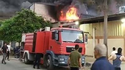 حريق هائل بمخزن فراشة في سوهاج 