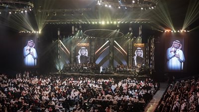 عبد المجيد عبد الله يطرب الجمهور الإماراتي على مسرح الاتحاد في أبو ظبي (فيديو وصور)