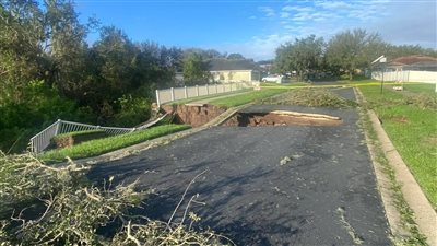 ظهور حفر عميقة في ولاية فلوريدا الأمريكية بعد إعصار ميلتون، ما القصة؟