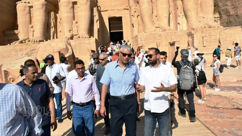 محافظ أسوان فى جولة