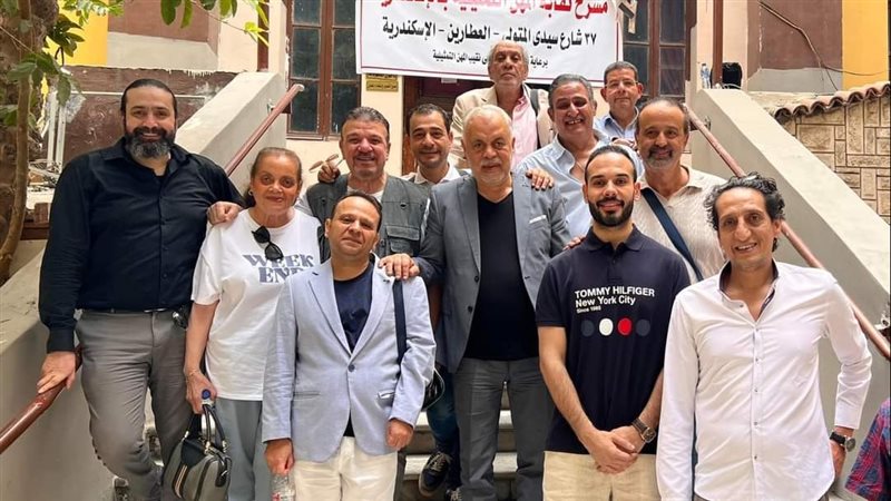 من أمام مسرح الإسكندرية،