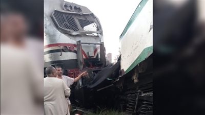 الصحة: الدفع بـ 20 سيارة إسعاف إلى موقع حادث تصادم قطاري الصعيد بالمنيا 