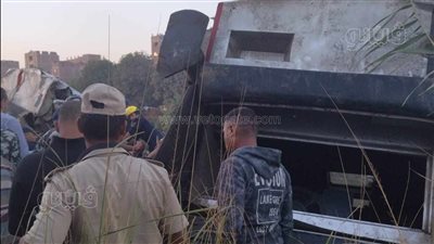 التحقيقات الأولية عن حادث المنيا، جرار اصطدم بقطار النوم من الخلف وسقوط عربتين فى ترعة الإبراهيمية