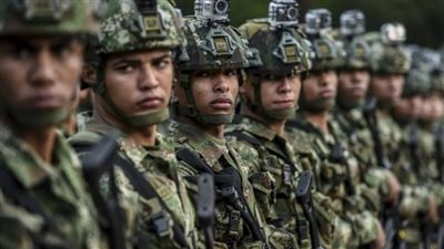 رئيس كولومبيا يسمح للجيش بقصف مواقع المتمردين بعد هجوم إرهابي