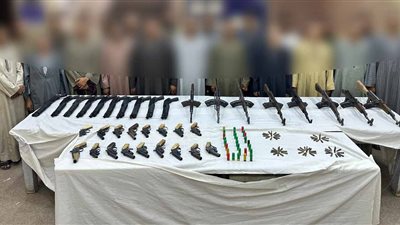 حبس 39 متهما بحيازة أسلحة نارية ومواد مخدرة في أسيوط 