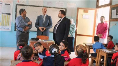 وكيل تعليم الإسكندرية يتابع انتظام الدراسة بإدارة العامرية