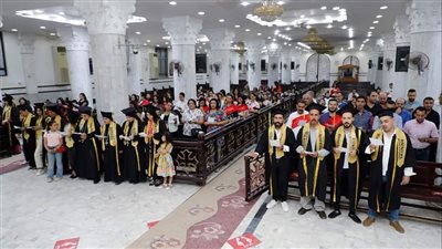 الأنبا إسحق يشهد احتفال تخريج دفعتين من معهدي الدراسات والرعاية بطما
