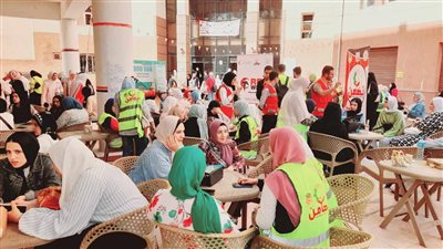الهلال الأحمر ووحدات التضامن الاجتماعي بالجامعات يطلقان حملة 