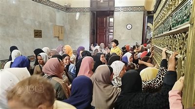 زغاريد على عتبة شيخ العرب مع بدء احتفالات مولد السيد البدوي في طنطا (فيديو)