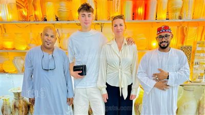 رئيسة وزراء الدنمارك تبدي إعجابها بـ فن صناعة 