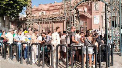 إقبال جماهيري على زيارة المتحف المصري بالتحرير (صور)