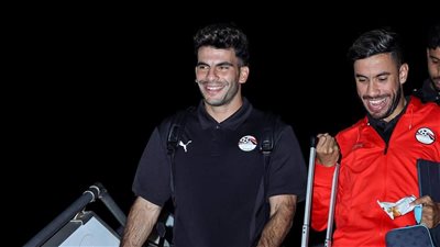 وصول بعثة منتخب مصر إلى موريتانيا قبل لقاء الثلاثاء (صور)