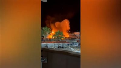  اللحظات الأولى لاستهداف خيام النازحين في مستشفى شهداء الأقصى بدير البلح (فيديوهات)