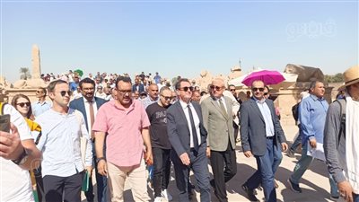 محافظ الأقصر والسفير الفرنسي يتابعان تطوير المتحف المفتوح بمعبد الكرنك (فيديو وصور)