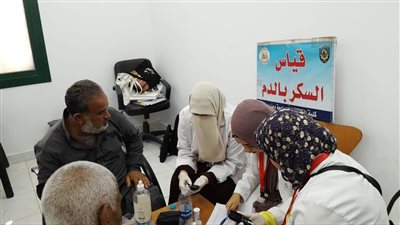 جامعة دمنهور تواصل تقديم خدماتها الصحية والتوعوية بقرية صيدناوي لليوم الثاني (صور) 