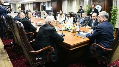 وزير البترول يشهد توقيع شراكة بين إيجاس وكوبيلوزوس اليونانية 