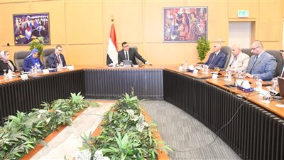 وزير الإسكان يؤكد ضرورة تعظيم الاستفادة من بنك الأراضى والوحدات السكنية بالمدن الجديدة 