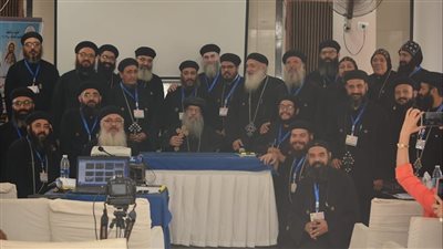 الأنبا باخوميوس يناقش معنى التغيير مع كهنة إيبارشية البحيرة