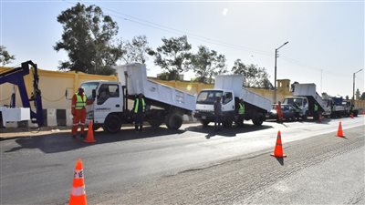 اصطفاف 15 مركبة ومعدة تابعة لمحافظة أسيوط بعد صيانتها (صور) 