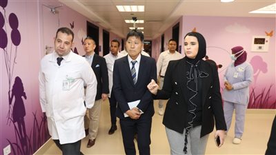  وفد من السفارة اليابانية يزور مستشفى أورام الأقصر (صور)