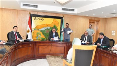 محافظ الفيوم يوجه بتوفير الحماية الاجتماعية للأسر الفقيرة خلال لقائه مع المواطنين 