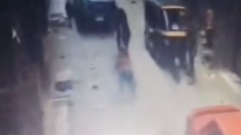 ضرب زوجته وقص شعرها
