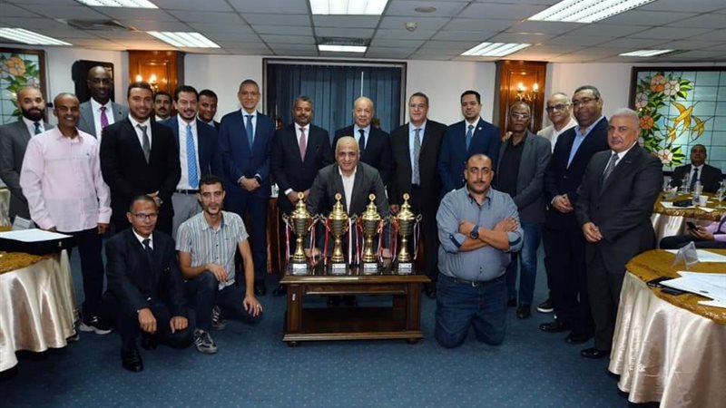 مصر للطيران تكرم