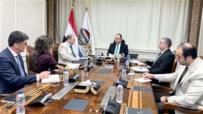 وزير قطاع الأعمال العام يبحث مع 