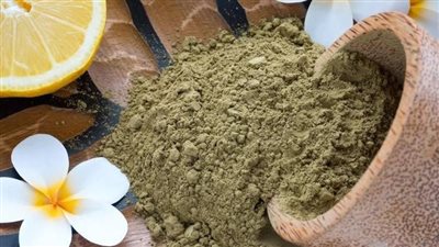  كيفية استخدام الحناء الطبيعية للحصول على شعر قوى ولامع