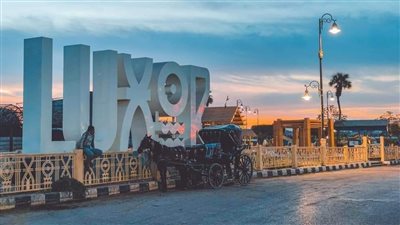  محافظ الأقصر يوجه بمراجعة لافتات المنشآت التجارية وتطبيق الهوية البصرية