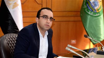 نائب محافظ الإسماعيلية يناقش مشروعات الطرق ضمن 