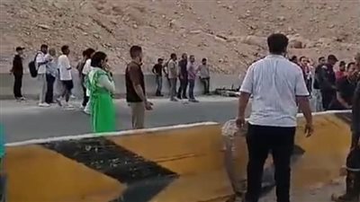 مصرع سائق توك توك في حادث تصادم مع ميكروباص بالعياط 