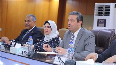 محافظ دمياط يكرم الدكتور وليد الشاذلي وفريق الاتصال السياسي بالديوان 