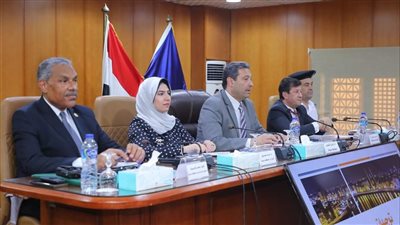 محافظ دمياط يتابع الاستعدادات لموسم الشتاء والأمطار وتحصيل المتأخرات بمنظومة النظافة